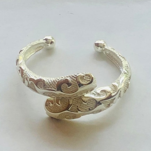 Signed YSL Yves Saint Laurent Silver Scroll Vintage Cuff Bracelet - Picture 2 of 9